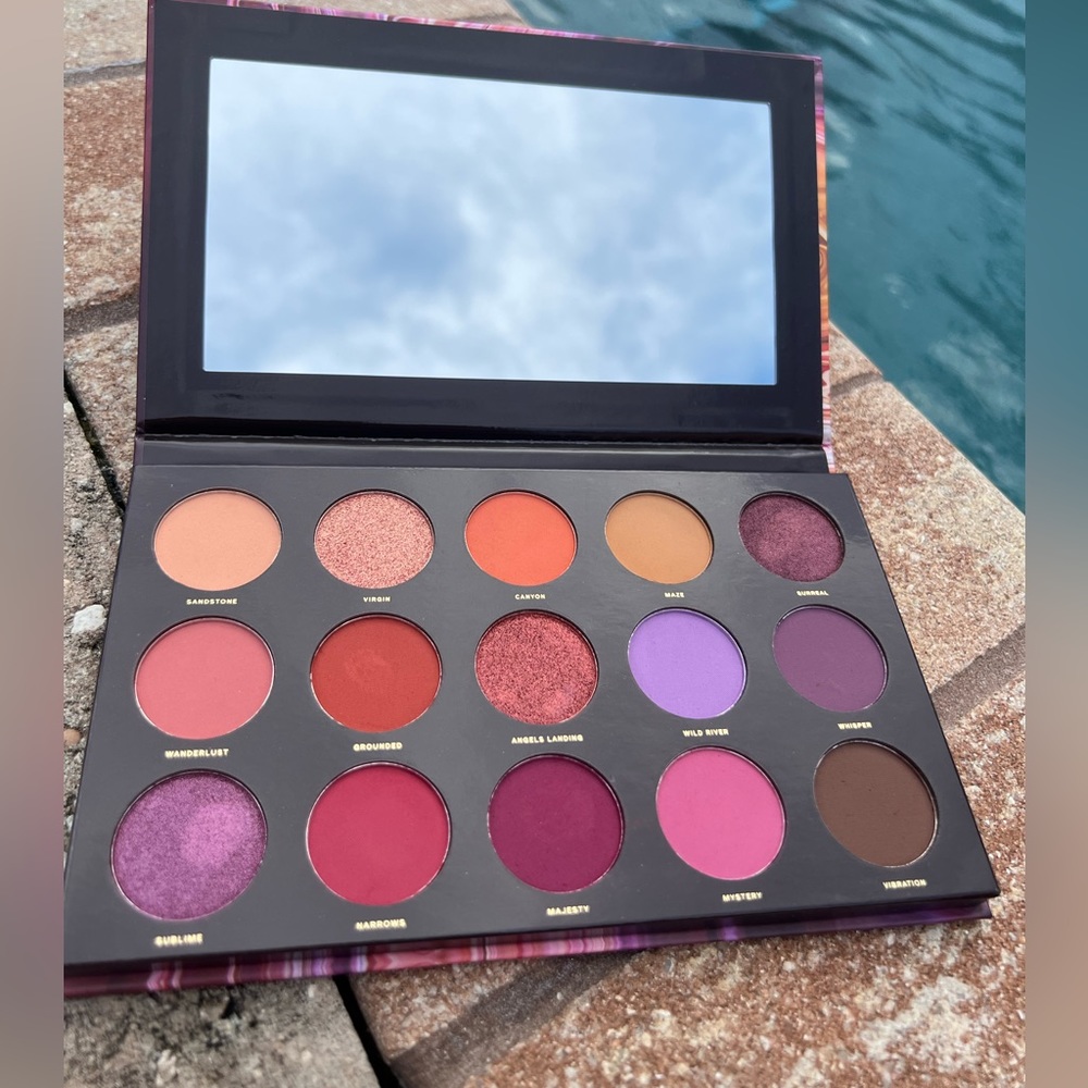 Hipdot ‘Zion and Cenote' eyeshadow palettes - Picture 3 of 4